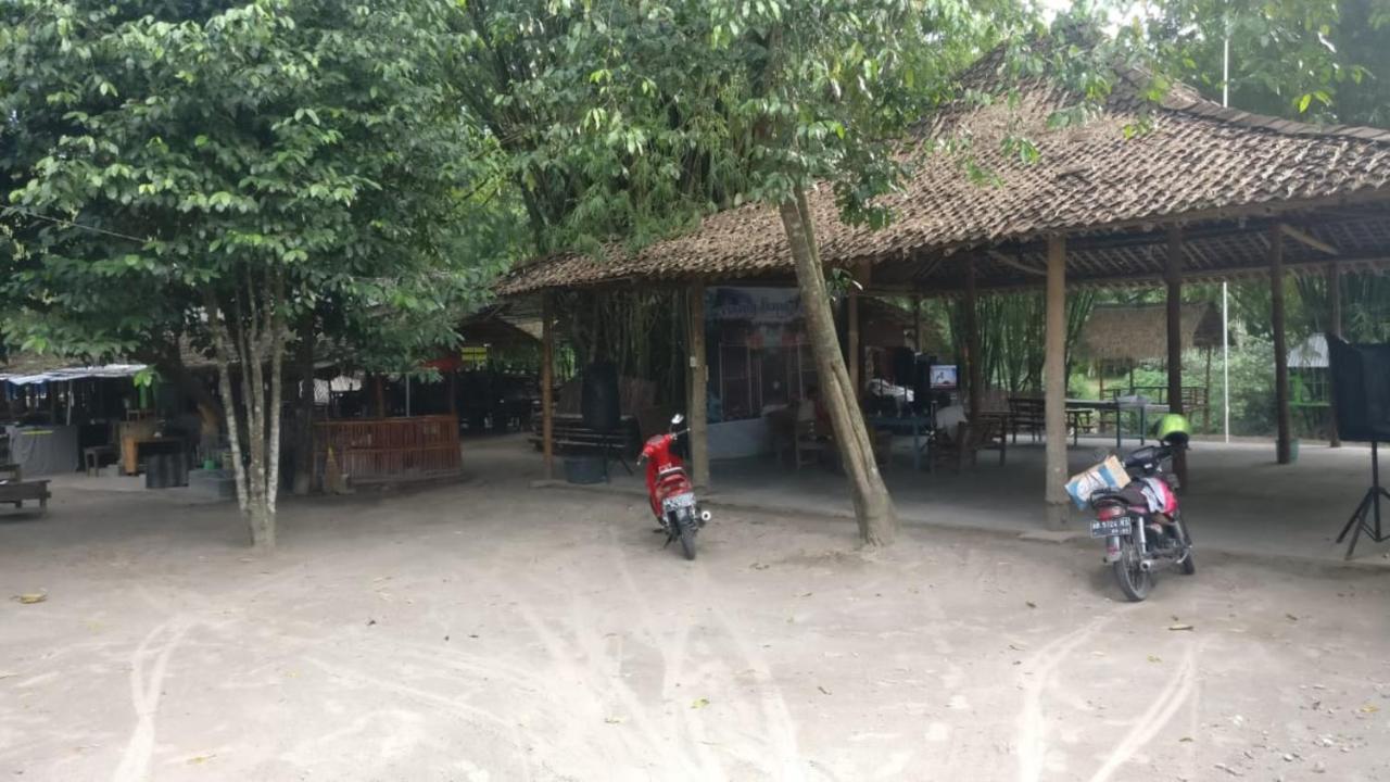 Gerbang Banyu Langit Cottage Bantul Bagian luar foto
